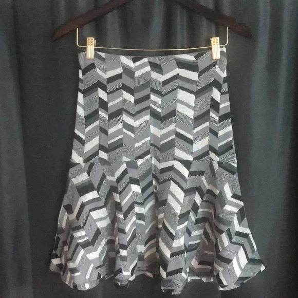 Black & Gray Geometric Moth Wool‎ Skirt - Picture 1 of 4